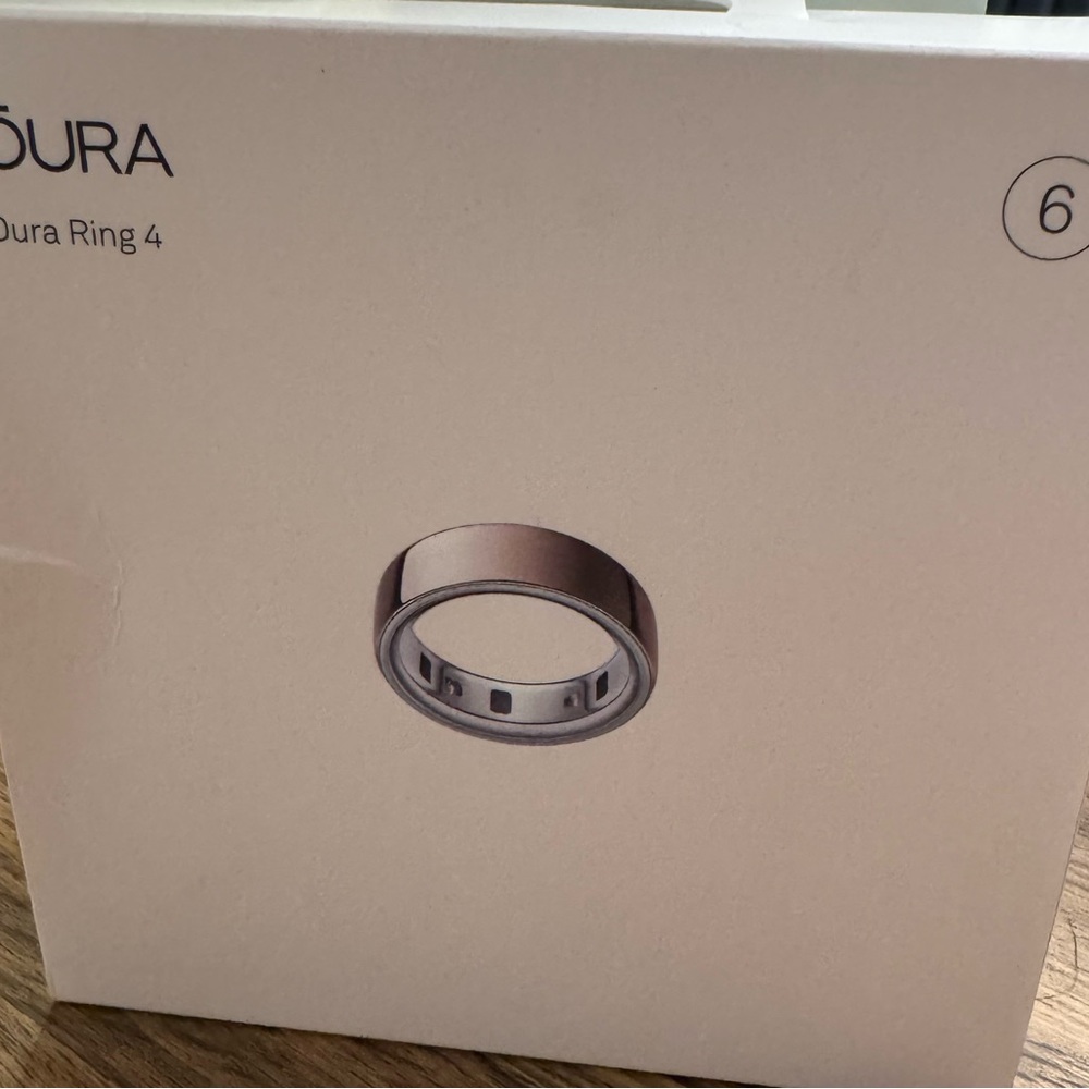 Oura Ring 4 in Elegant Rose Gold